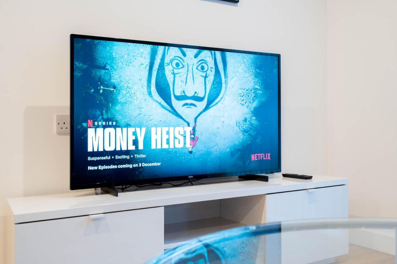 Maevela Apartments - Luxury Broad St Apartment - 2 Bed, 2 Bath - City Centre/Cube/Mailbox - With Underground Parking ✓- L Shape Sofa, Large 50 Inch Smart Tv With Free Netflix & Wifi Бірмінгем Екстер'єр фото